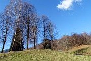 Alla Madonna delle Cime sul Corno Zuccone (1458 m) ad anello da Reggetto di Vedeseta in Val Taleggio il 13 gennaio 2018- FOTOGALLERY